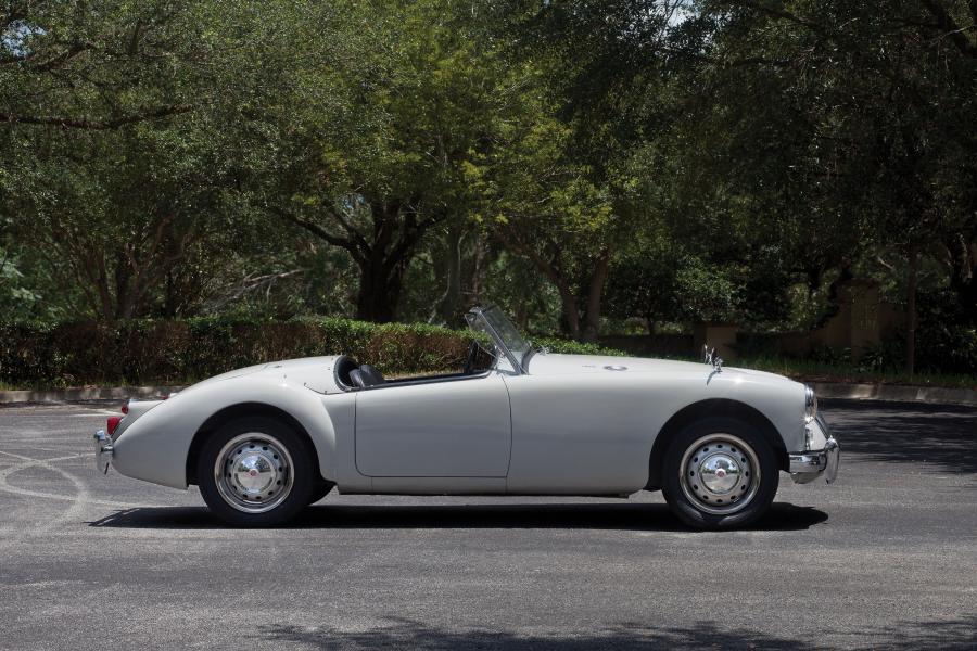  MGA 1600 Mk I Roadster 1960 года  (фото 11 из 17)